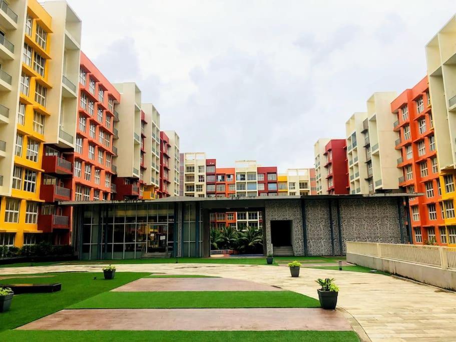 Lovely 2-Bedroom Sea View Serviced Apartment Dabolim Goa Buitenkant foto