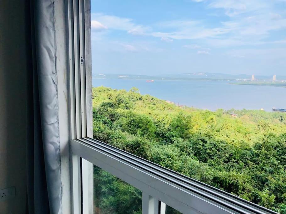 Lovely 2-Bedroom Sea View Serviced Apartment Dabolim Goa Buitenkant foto