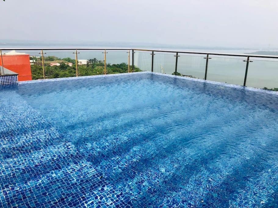 Lovely 2-Bedroom Sea View Serviced Apartment Dabolim Goa Buitenkant foto