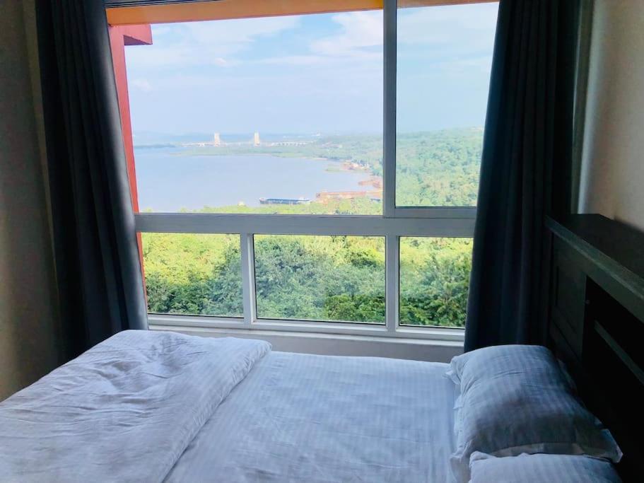 Lovely 2-Bedroom Sea View Serviced Apartment Dabolim Goa Buitenkant foto