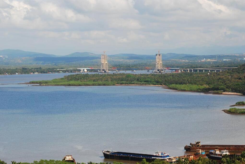 Lovely 2-Bedroom Sea View Serviced Apartment Dabolim Goa Buitenkant foto