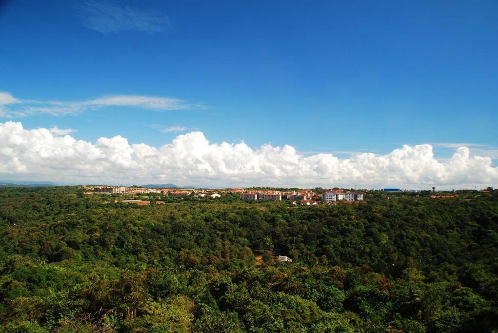 Lovely 2-Bedroom Sea View Serviced Apartment Dabolim Goa Buitenkant foto