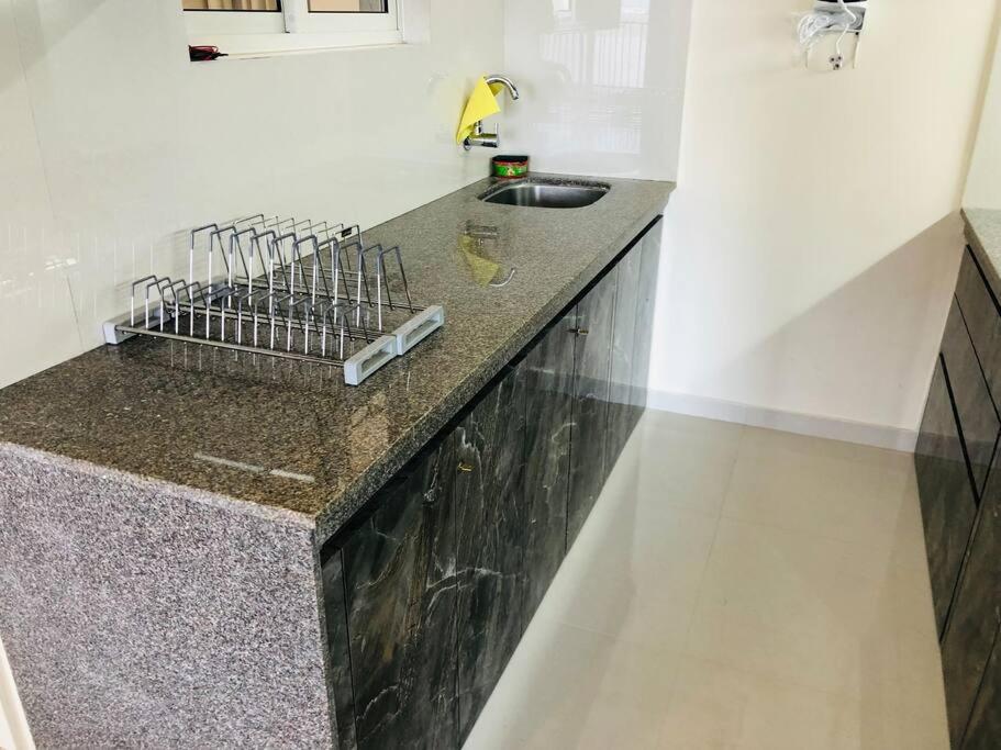 Lovely 2-Bedroom Sea View Serviced Apartment Dabolim Goa Buitenkant foto
