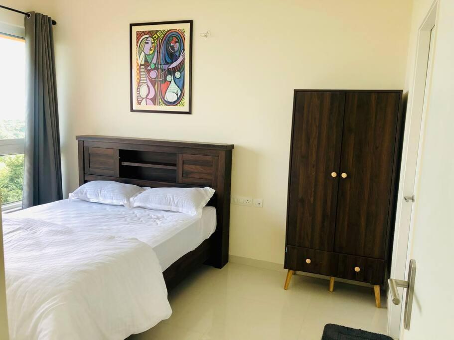 Lovely 2-Bedroom Sea View Serviced Apartment Dabolim Goa Buitenkant foto